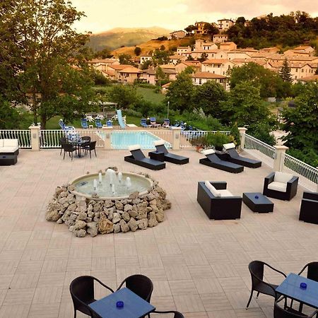 Hotel Benessere Villa Fiorita Colfiorito Bagian luar foto