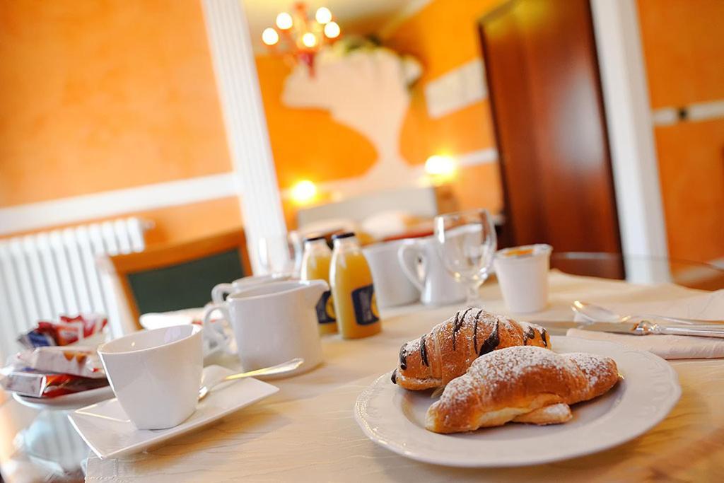 Hotel Benessere Villa Fiorita Colfiorito Bagian luar foto