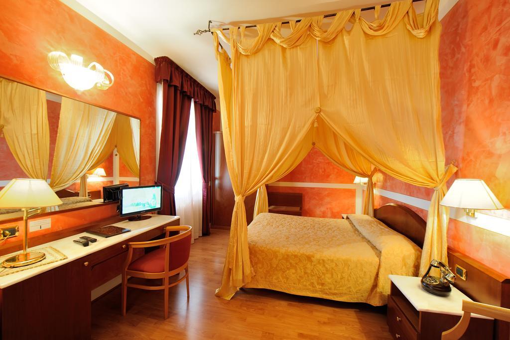 Hotel Benessere Villa Fiorita Colfiorito Bagian luar foto