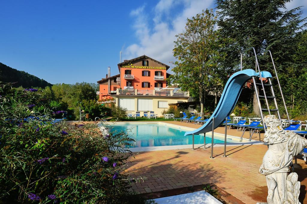 Hotel Benessere Villa Fiorita Colfiorito Bagian luar foto