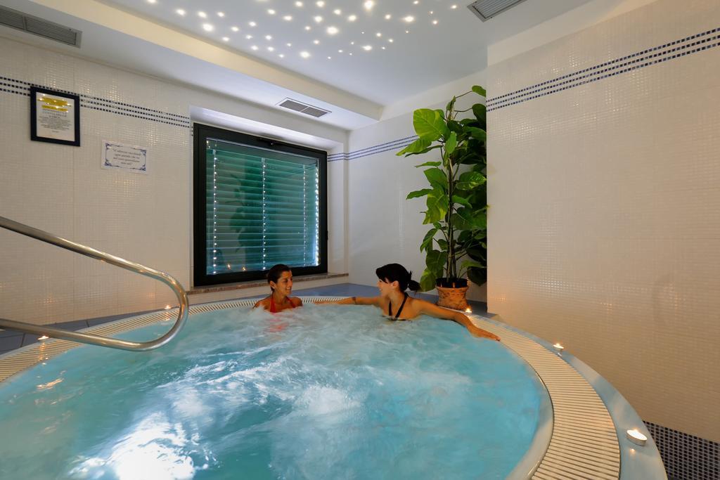 Hotel Benessere Villa Fiorita Colfiorito Bagian luar foto