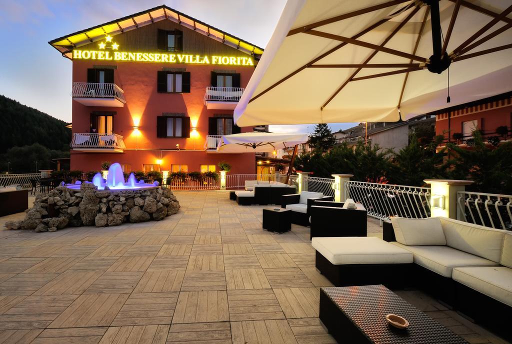 Hotel Benessere Villa Fiorita Colfiorito Bagian luar foto