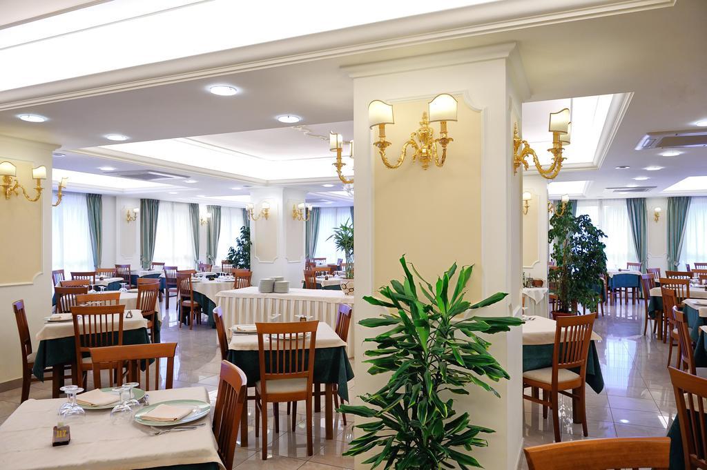 Hotel Benessere Villa Fiorita Colfiorito Bagian luar foto