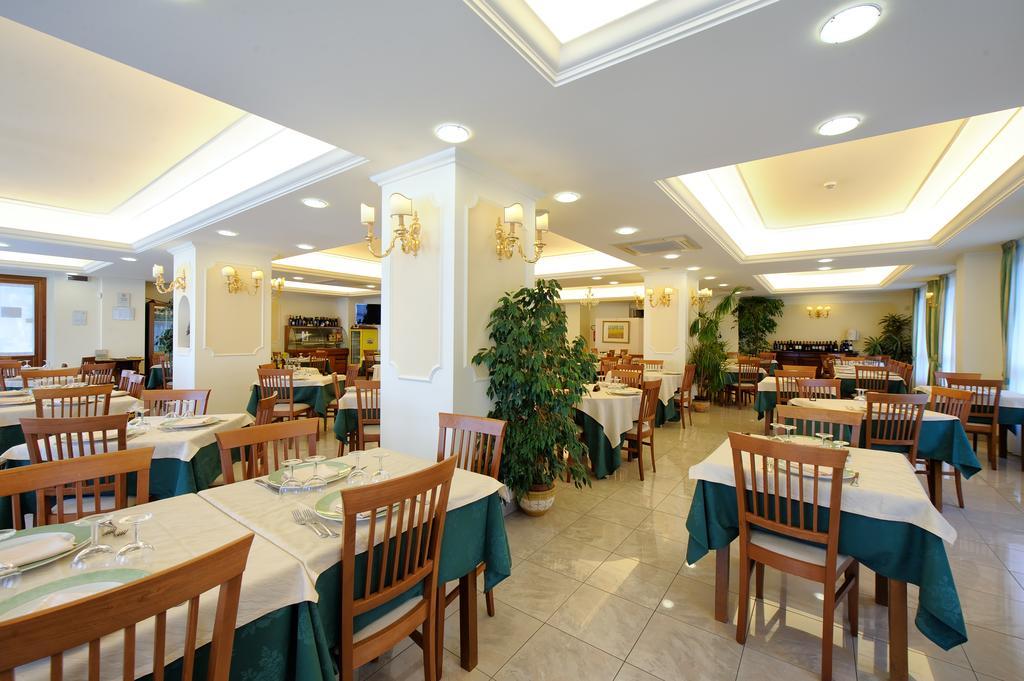 Hotel Benessere Villa Fiorita Colfiorito Bagian luar foto