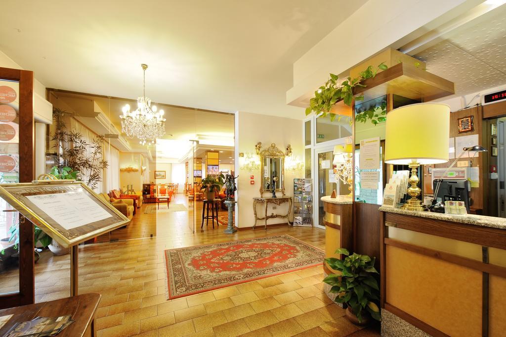 Hotel Benessere Villa Fiorita Colfiorito Bagian luar foto