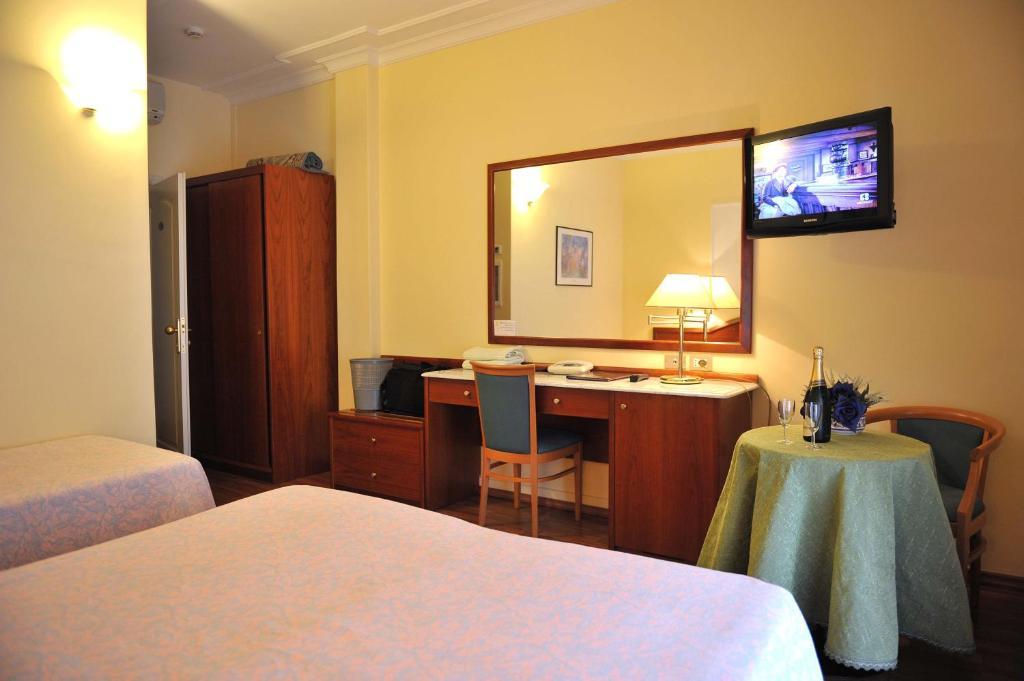 Hotel Benessere Villa Fiorita Colfiorito Bagian luar foto